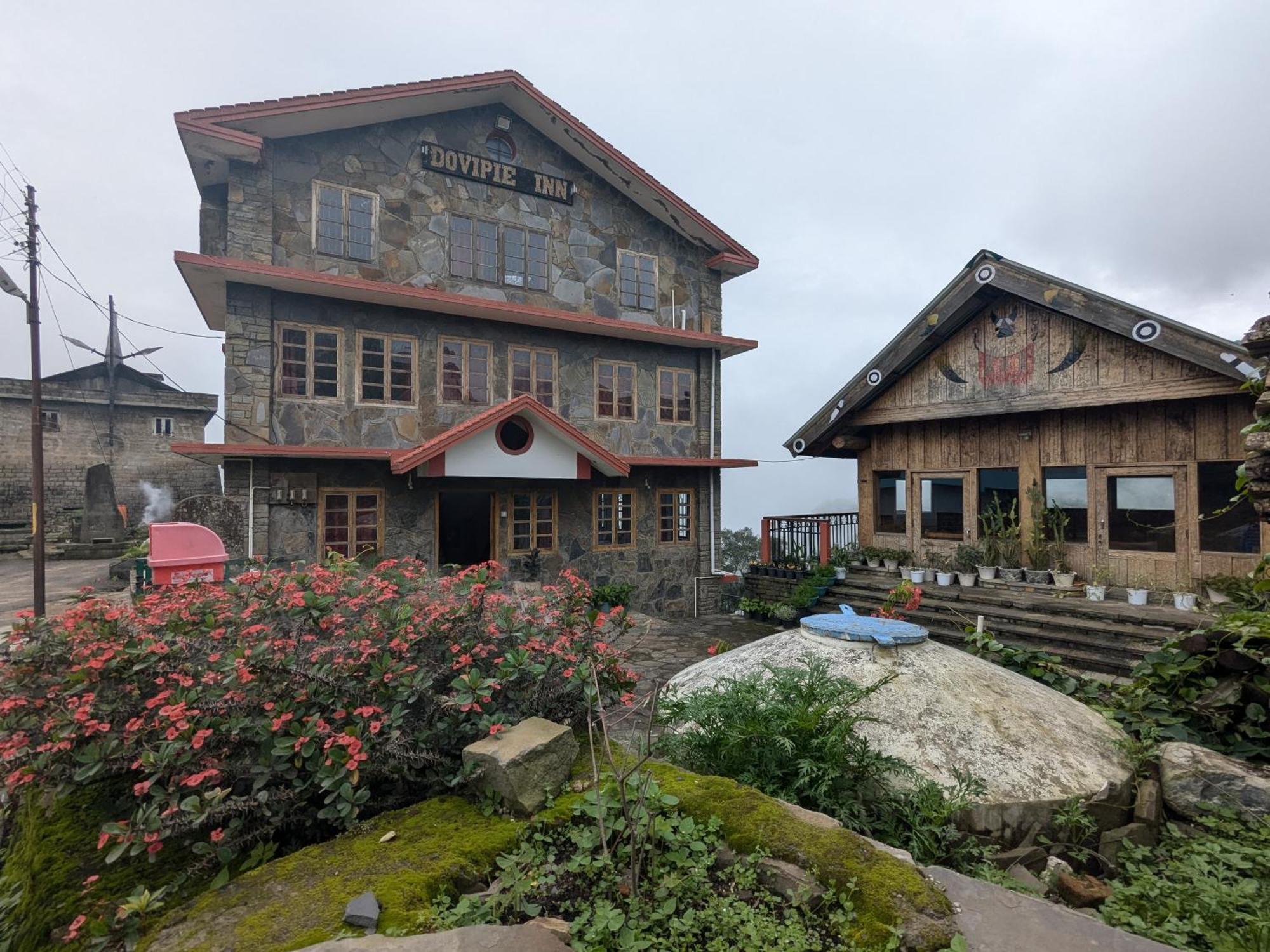 Dovipie Inn Kohima Eksteriør billede