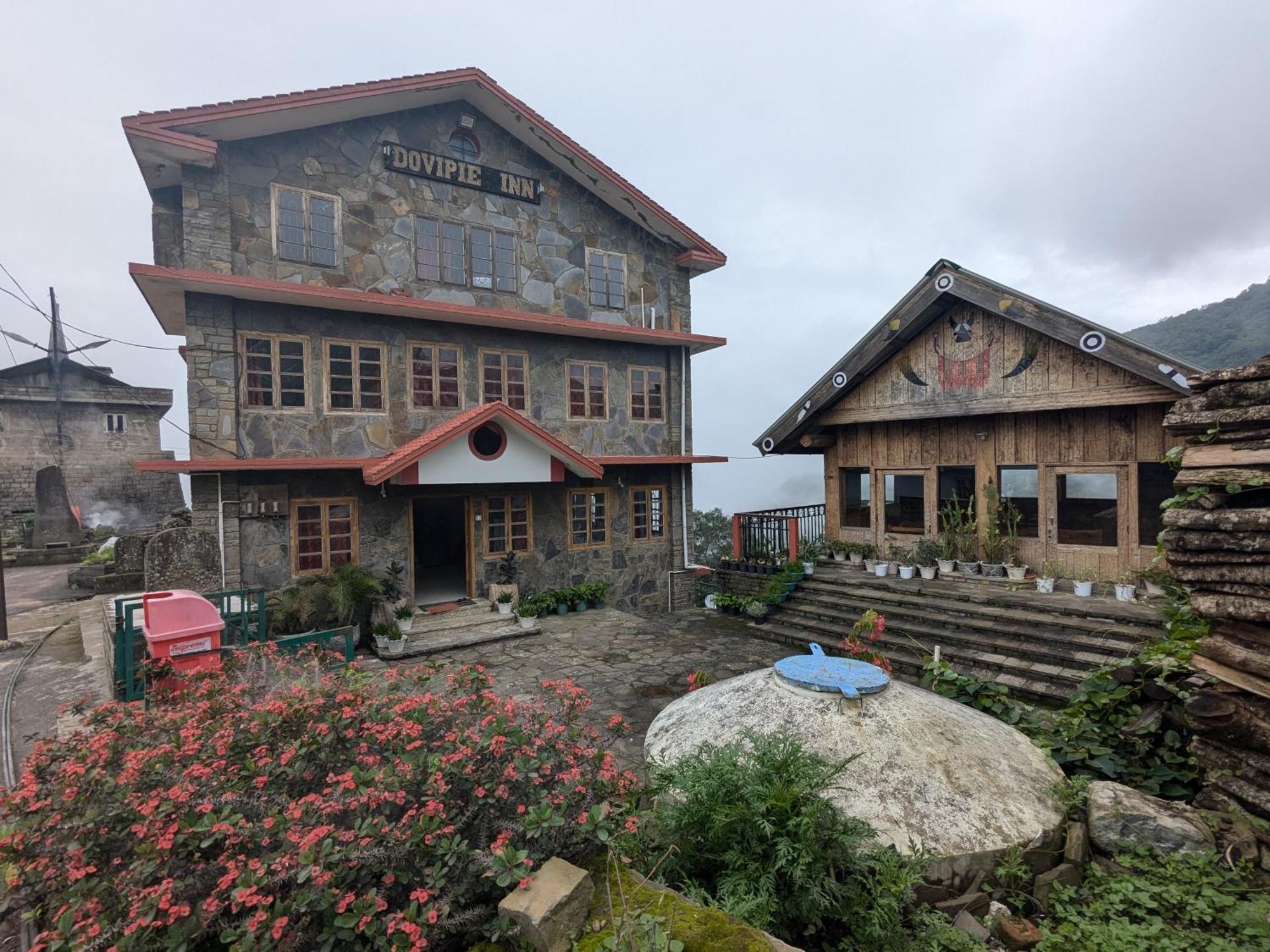 Dovipie Inn Kohima Eksteriør billede